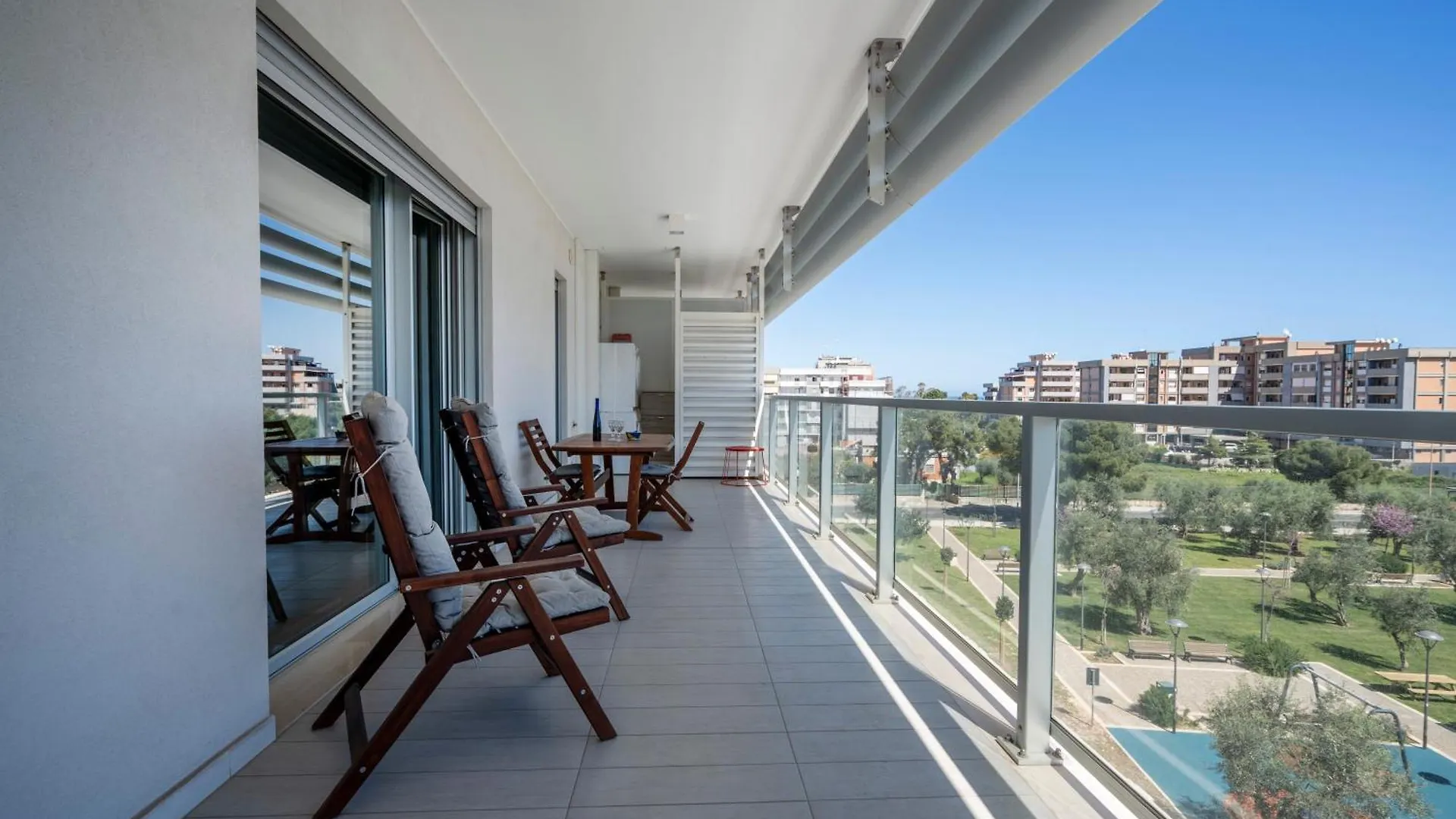 Kind Park - Sleek Apartment With Terrace & Parking Bari 0*,  Italy