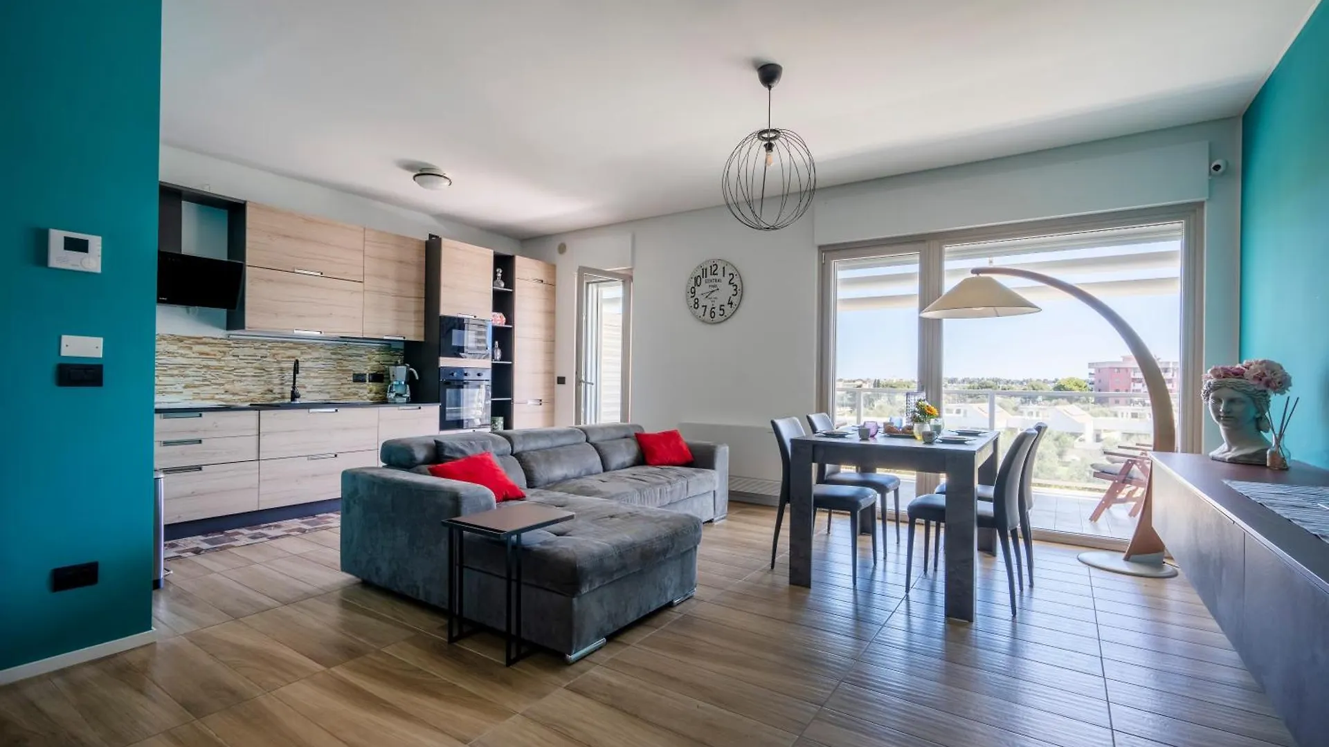 Kind Park - Sleek Apartment With Terrace & Parking Bari
