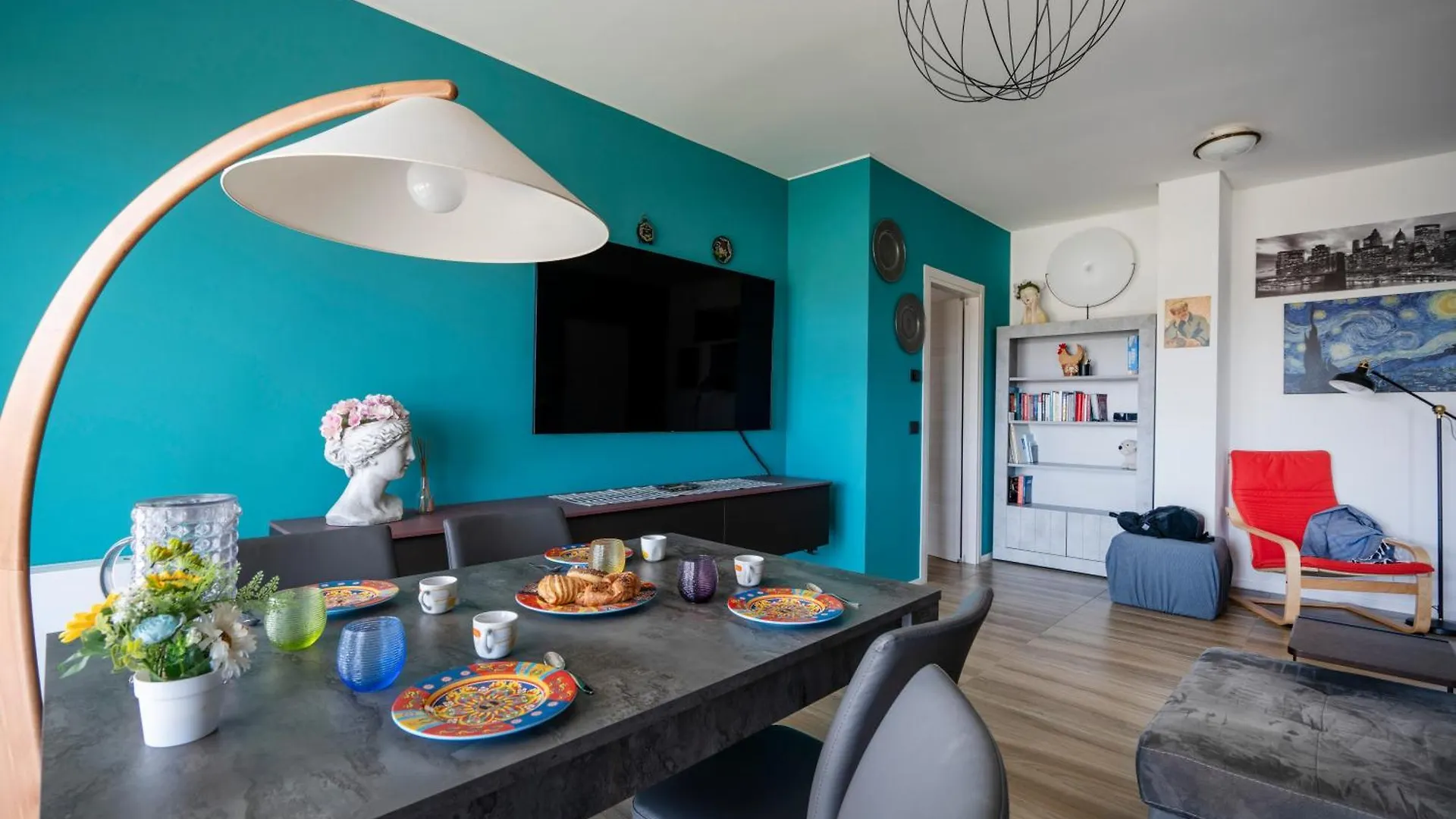 Kind Park - Sleek Apartment With Terrace & Parking Bari Italy