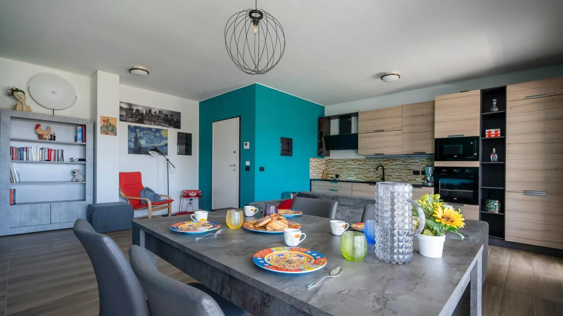 Kind Park - Sleek Apartment With Terrace & Parking Bari