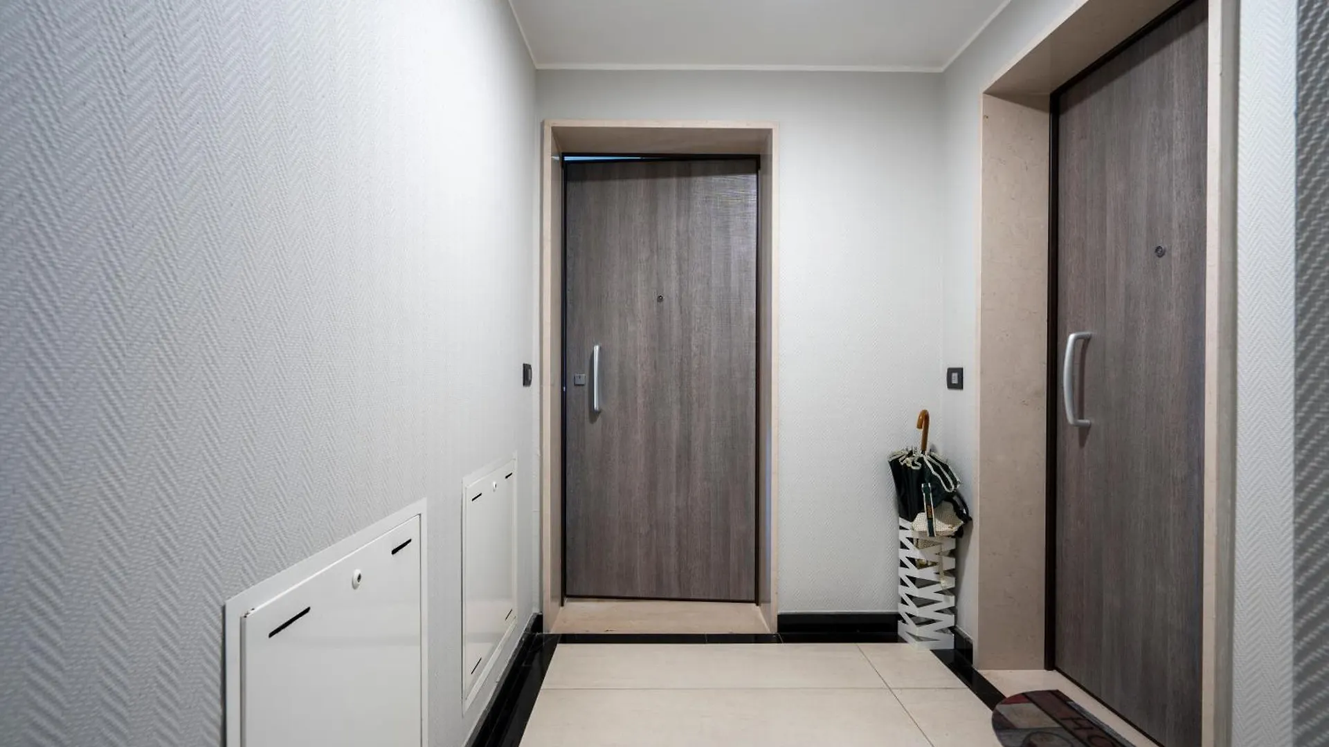 Kind Park - Sleek Apartment With Terrace & Parking Bari