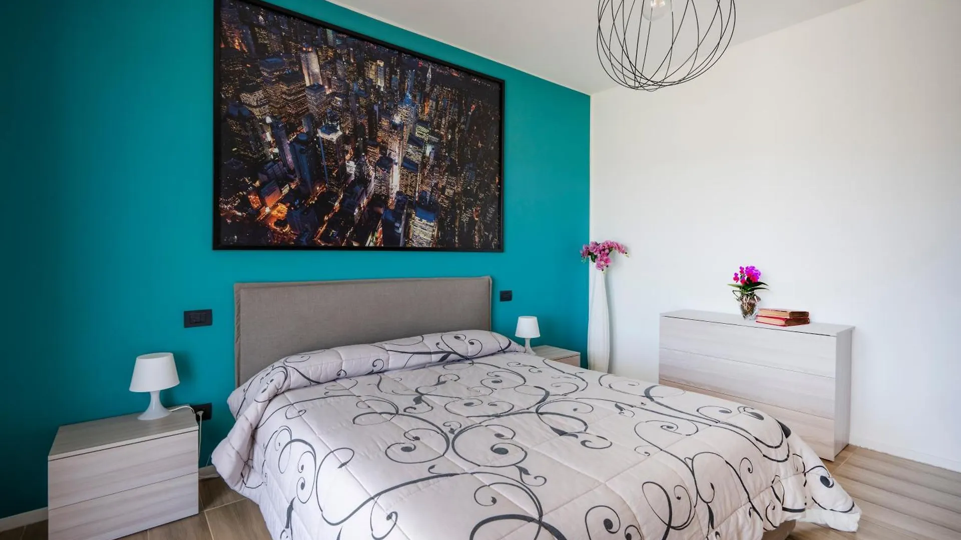 Kind Park - Sleek Apartment With Terrace & Parking Bari