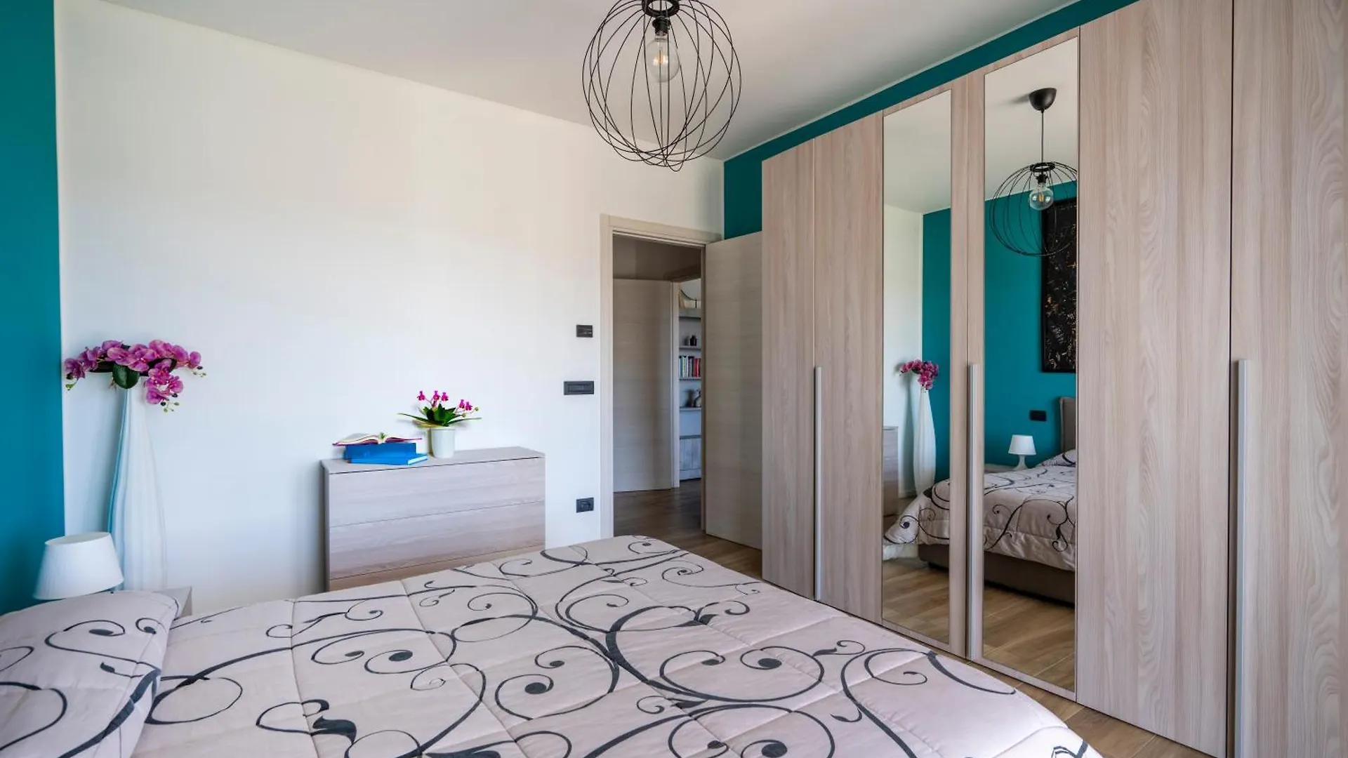 Kind Park - Sleek Apartment With Terrace & Parking Bari Italy