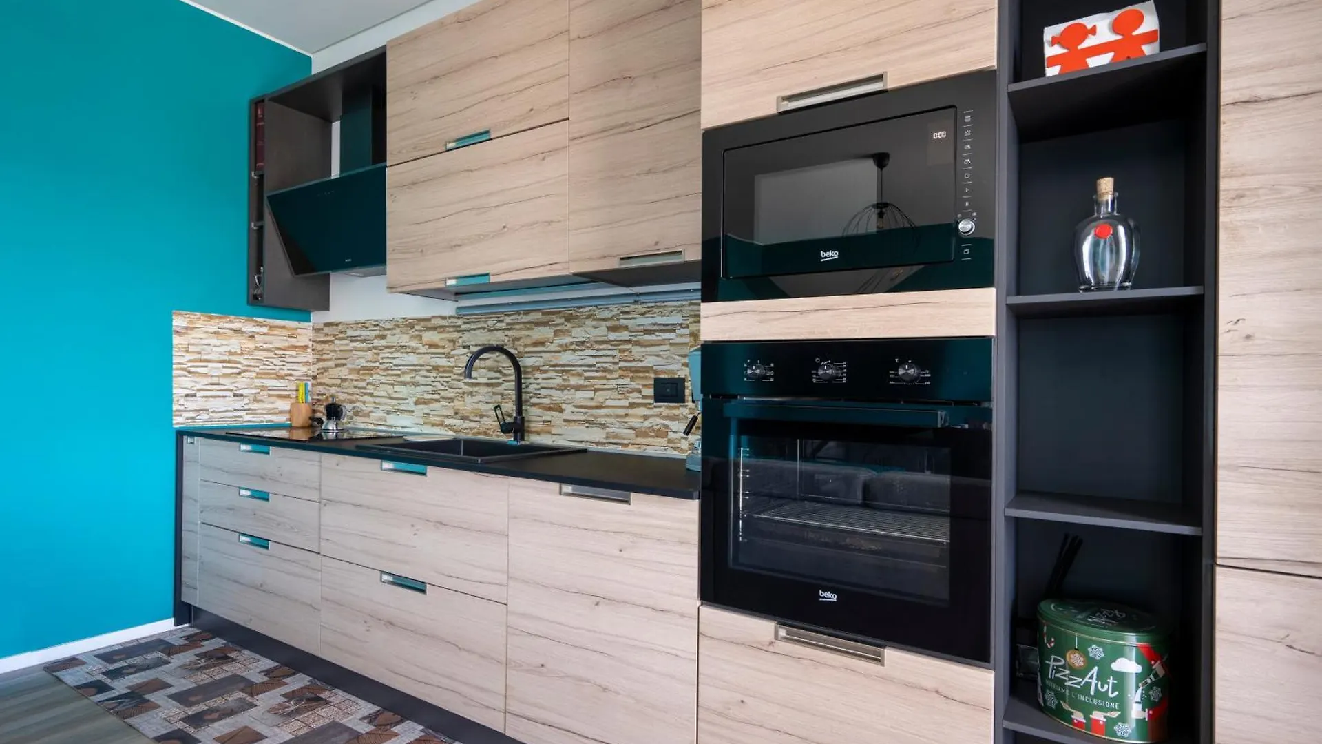 Kind Park - Sleek Apartment With Terrace & Parking Bari 0*,