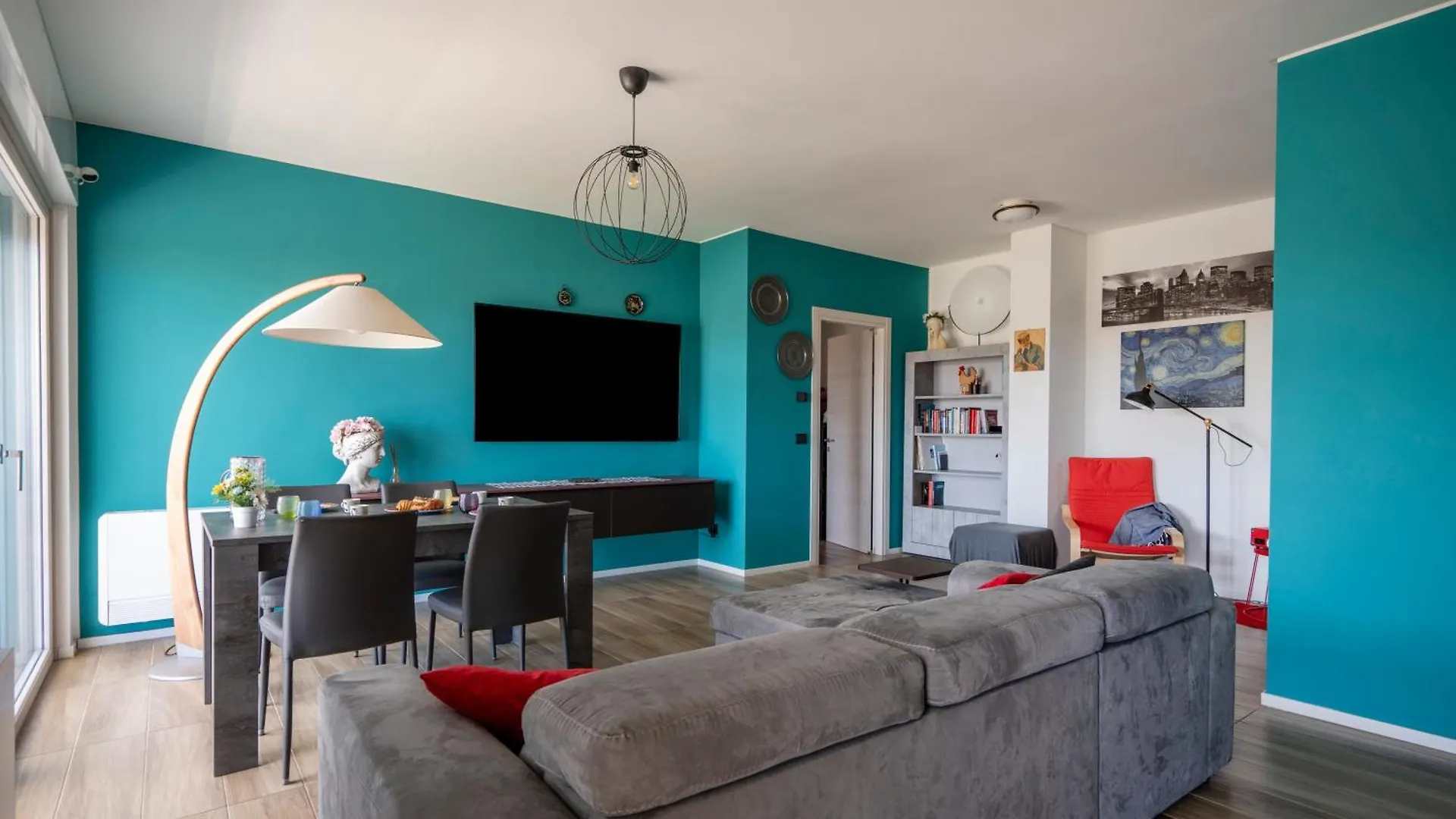 Kind Park - Sleek Apartment With Terrace & Parking Bari